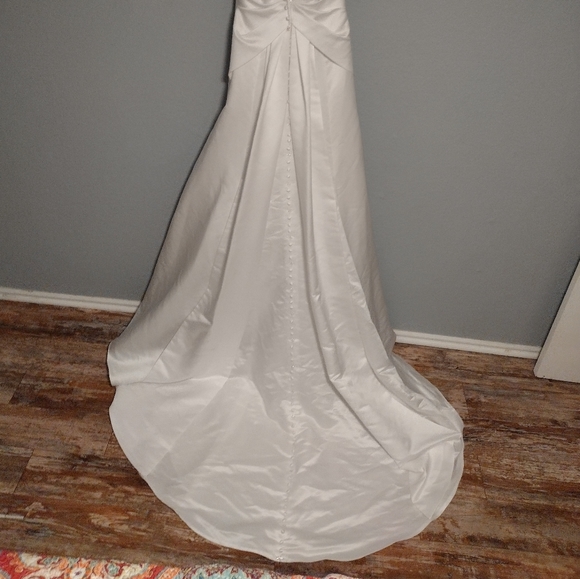 Beautiful Satin, trained, elegant beading wedding dress - Picture 3 of 6